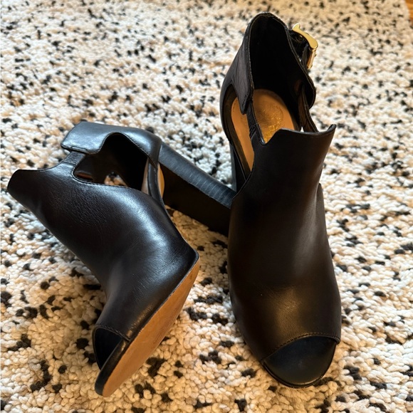 Elegant Black Peep-Toe Ankle Boots - Picture 3 of 7